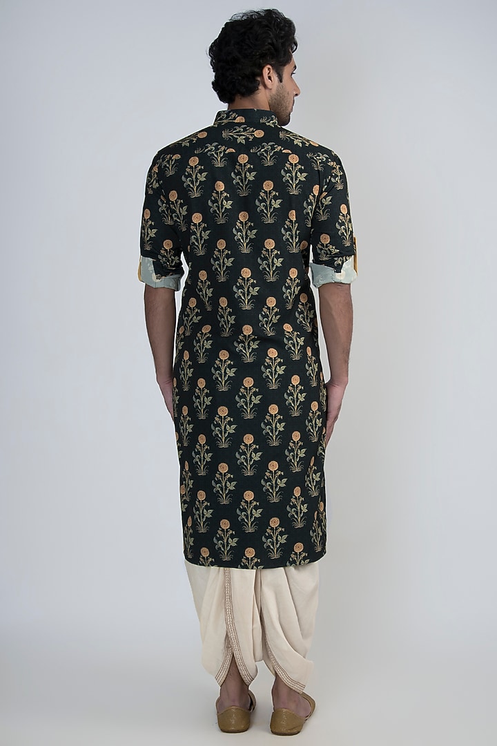 Olive Green Digital Printed Kurta by Devanshi Didwania at Pernia's Pop Up Shop