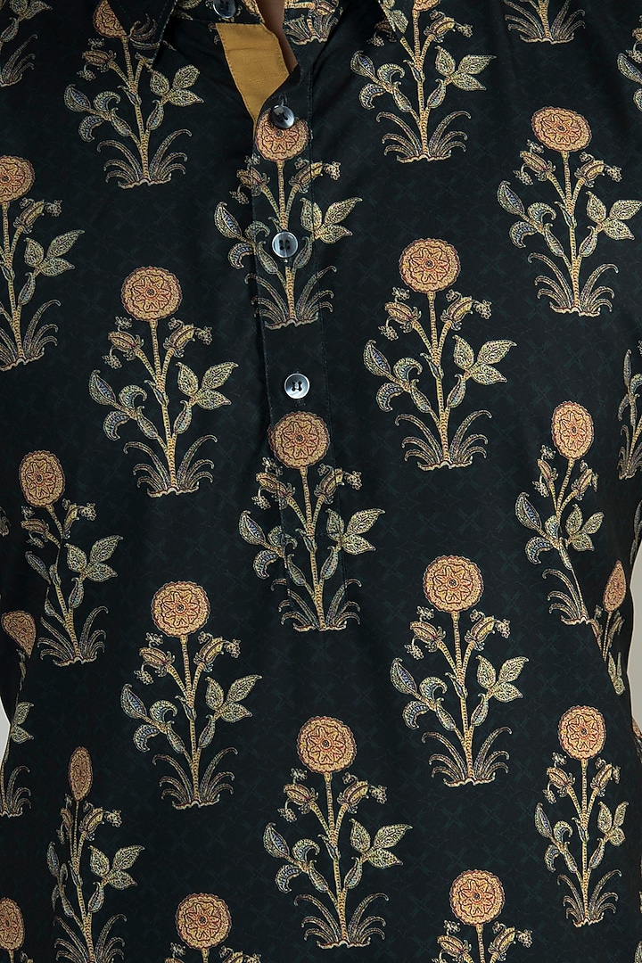 Olive Green Digital Printed Kurta by Devanshi Didwania at Pernia's Pop Up Shop