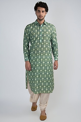 Emerald Green Digital Printed Viscose Kurta by Devanshi Didwania