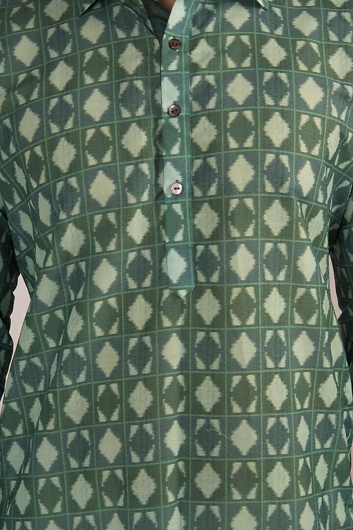 Emerald Green Digital Printed Viscose Kurta by Devanshi Didwania at Pernia's Pop Up Shop