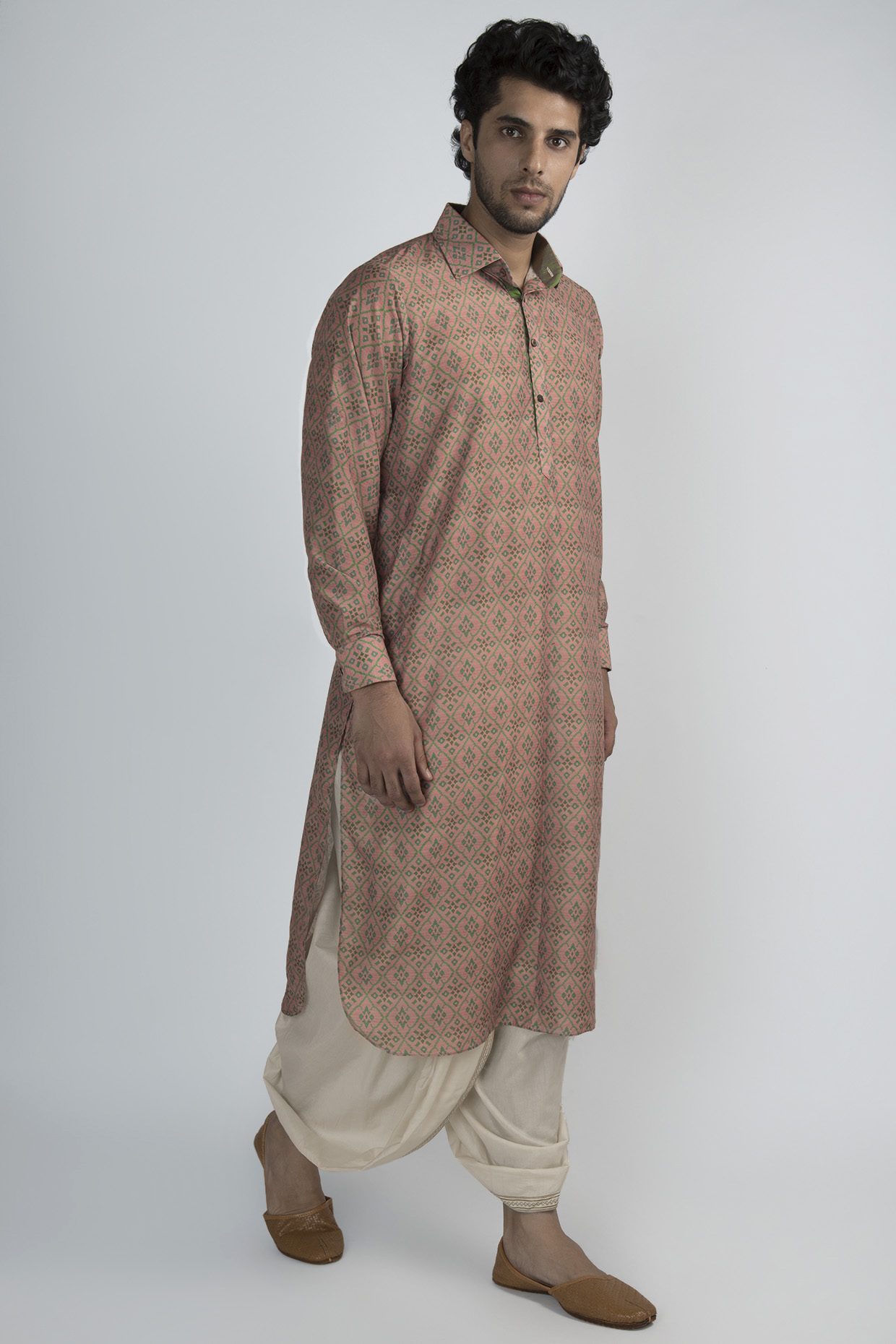 Blush Pink Digital Printed Kurta by Devanshi Didwania at Pernia's Pop Up Shop