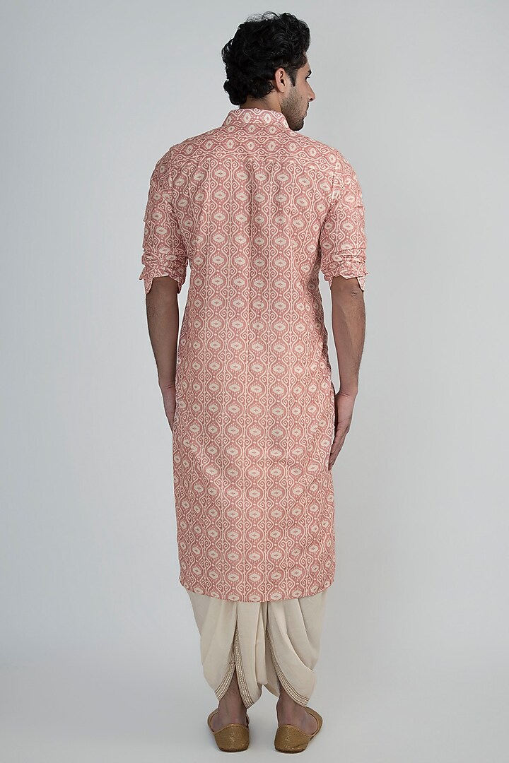 Peach Digital Printed Viscose Kurta by Devanshi Didwania at Pernia's Pop Up Shop