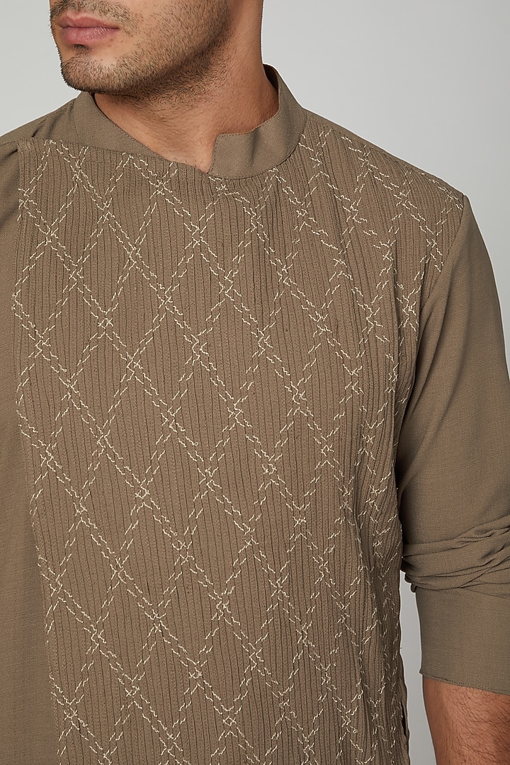 Beige Kurta With Anchoring Flap by Devanshi Didwania at Pernia's Pop Up Shop
