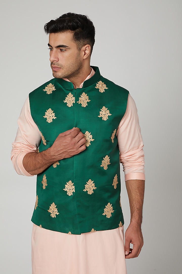 Emerald Green Embroidered Jacket by Devanshi Didwania at Pernia's Pop Up Shop