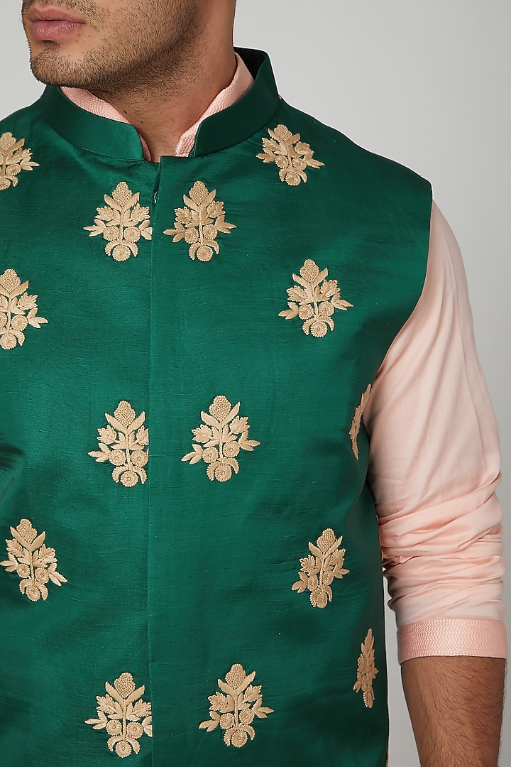 Emerald Green Embroidered Jacket by Devanshi Didwania at Pernia's Pop Up Shop