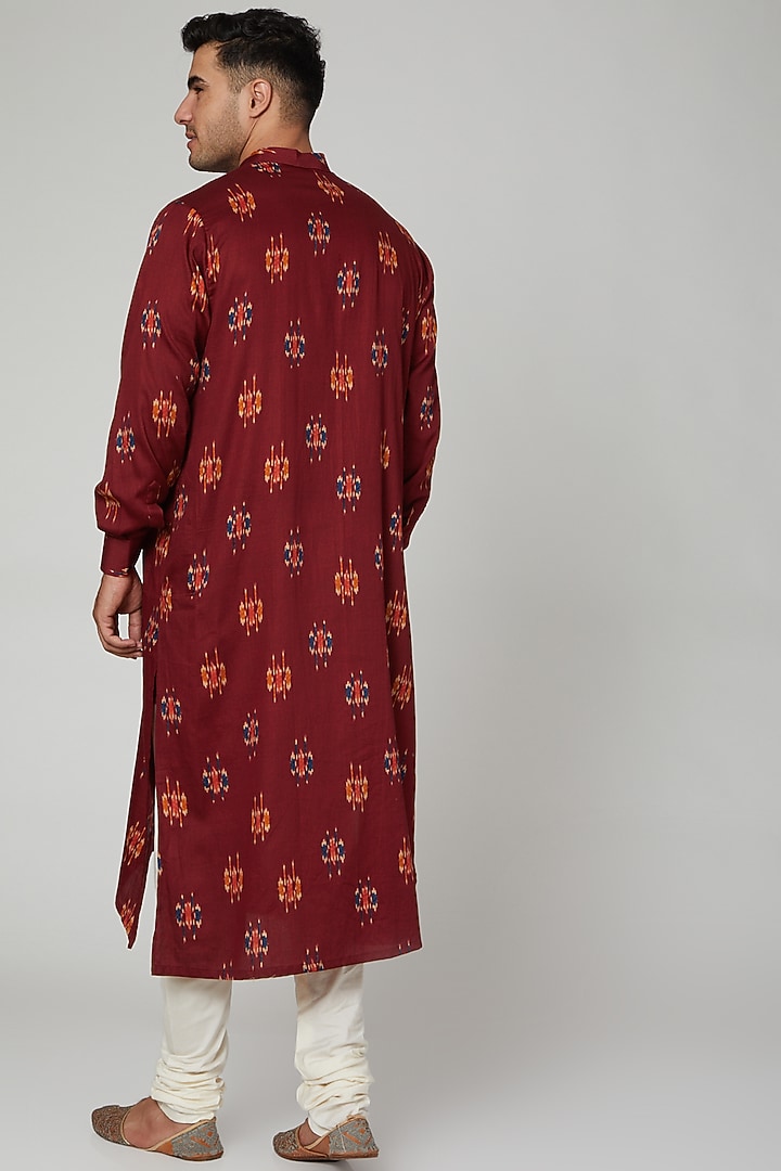 Maroon Printed Asymmetrical Kurta by Devanshi Didwania at Pernia's Pop Up Shop