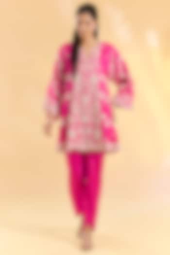 Rani Pink Organza Hand & Machine Embroidered Kurta Set by Devika Bhayana at Pernia's Pop Up Shop