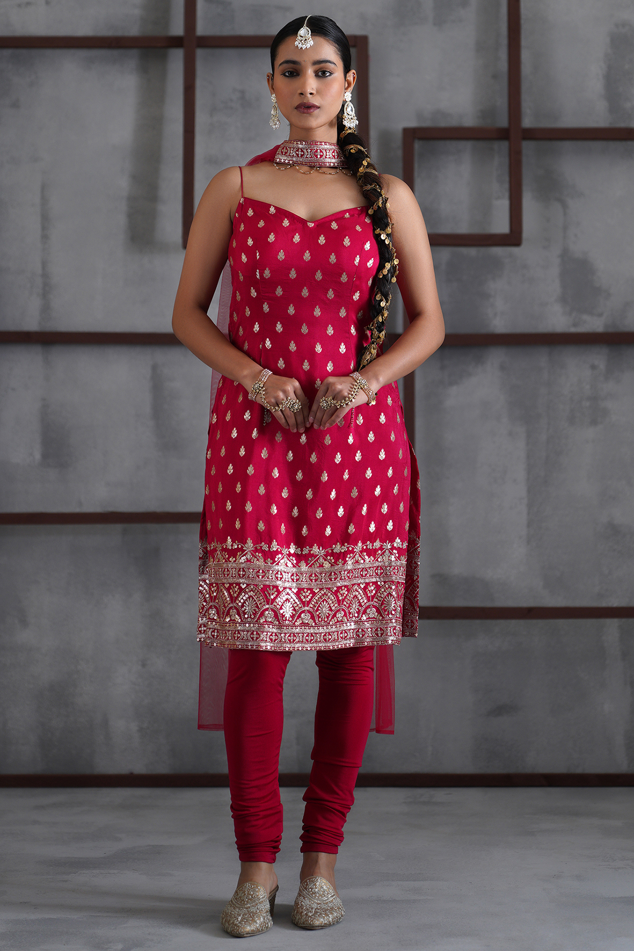 Fuchsia Dola Silk Zari Embroidered Kurta Set by Deepika Chadha at Pernia's Pop Up Shop