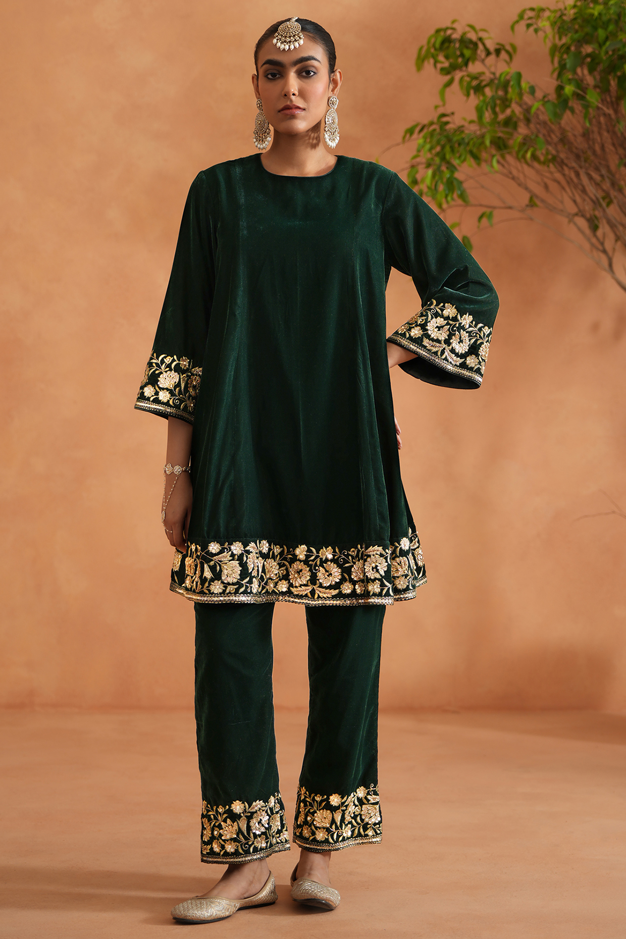 Emerald Green Velvet Cutdana Embroidered Tunic Set by Deepika Chadha at Pernia's Pop Up Shop