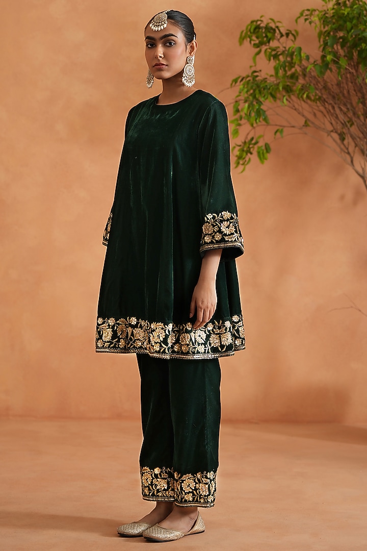 Emerald Green Velvet Cutdana Embroidered Tunic Set by Deepika Chadha at Pernia's Pop Up Shop