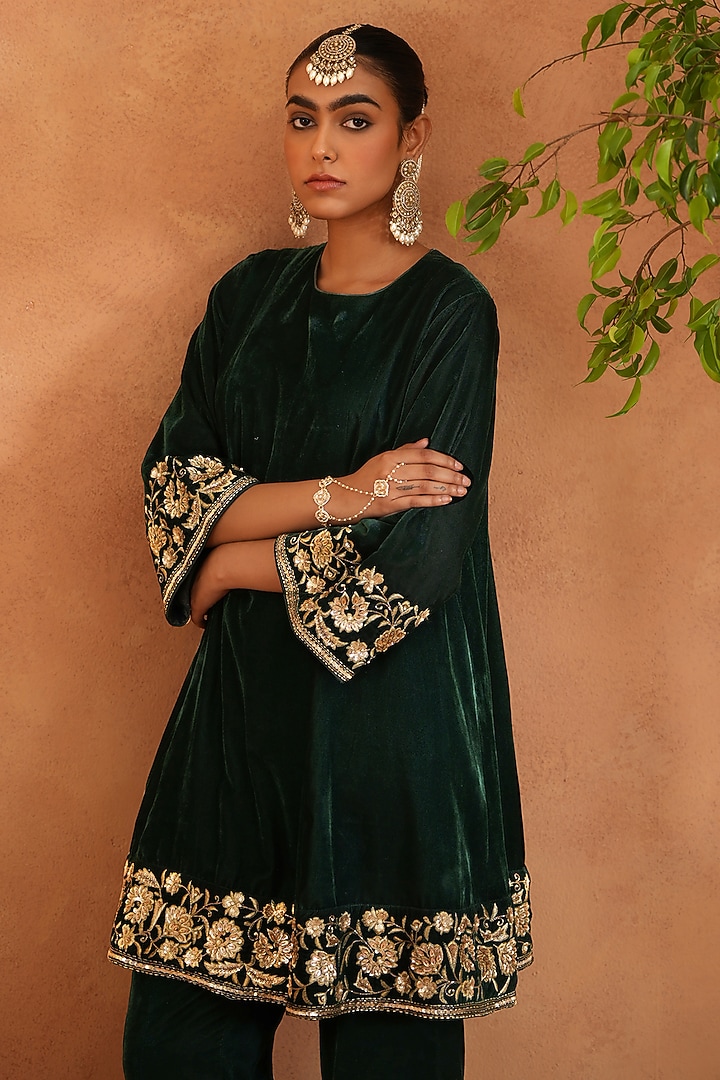 Emerald Green Velvet Cutdana Embroidered Tunic Set by Deepika Chadha at Pernia's Pop Up Shop