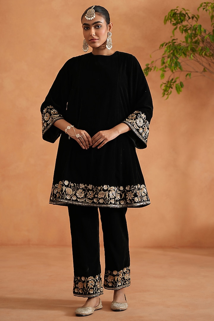 Black Velvet Cutdana Embroidered Tunic Set by Deepika Chadha at Pernia's Pop Up Shop