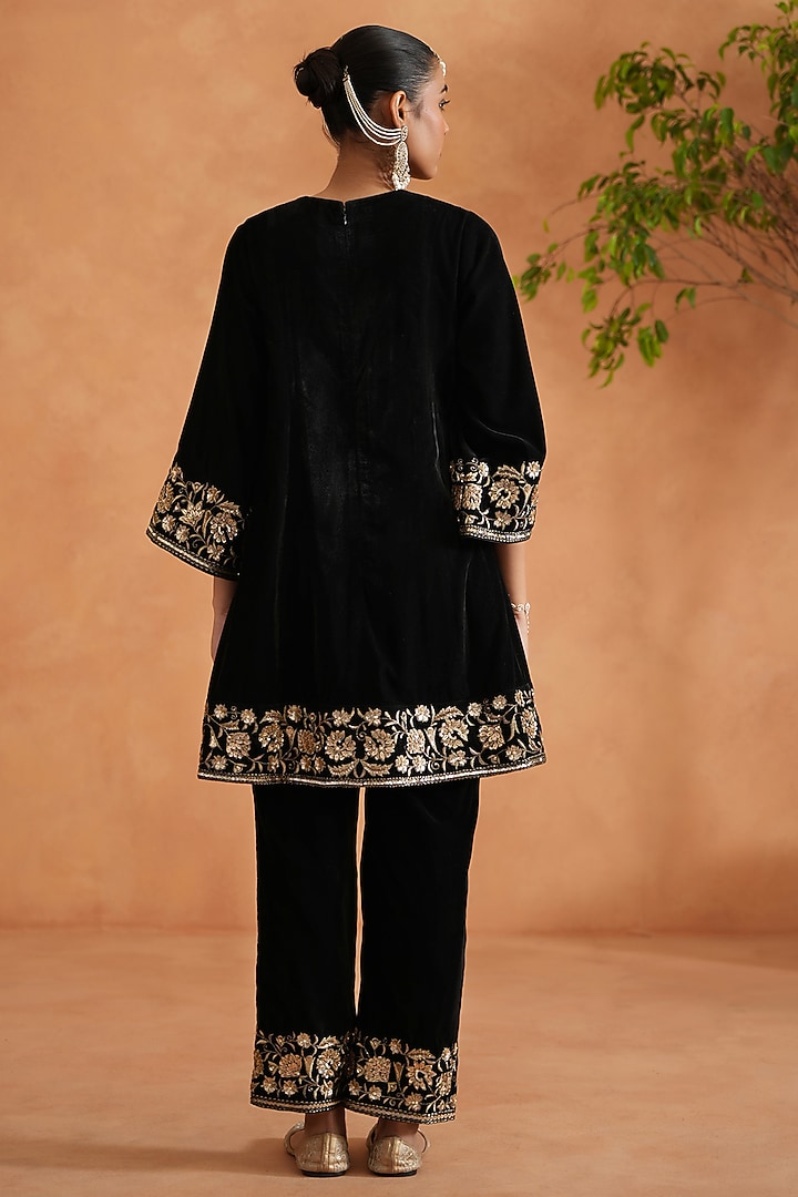 Black Velvet Cutdana Embroidered Tunic Set by Deepika Chadha at Pernia's Pop Up Shop