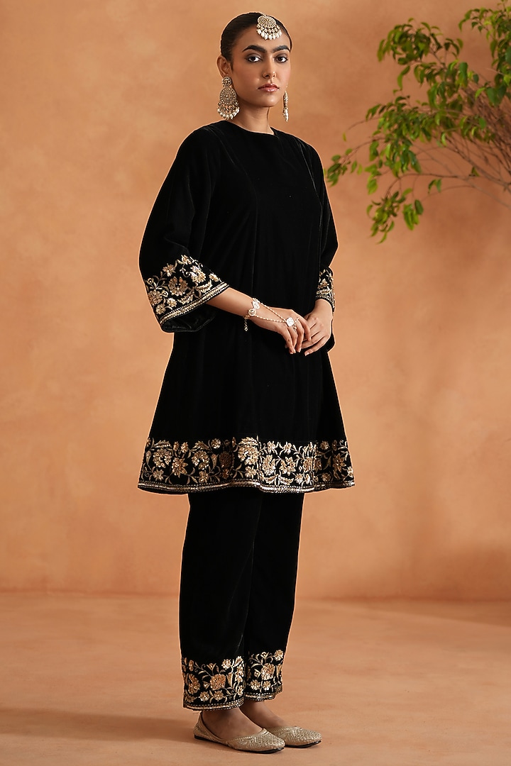 Black Velvet Cutdana Embroidered Tunic Set by Deepika Chadha at Pernia's Pop Up Shop