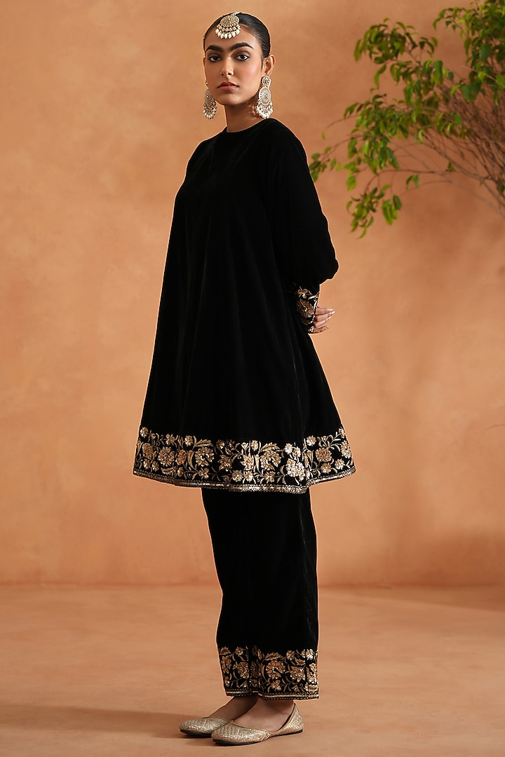 Black Velvet Cutdana Embroidered Tunic Set by Deepika Chadha at Pernia's Pop Up Shop