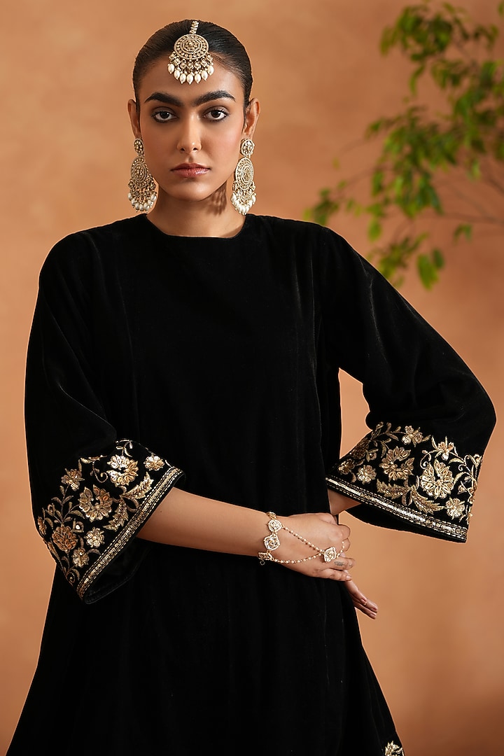 Black Velvet Cutdana Embroidered Tunic Set by Deepika Chadha at Pernia's Pop Up Shop