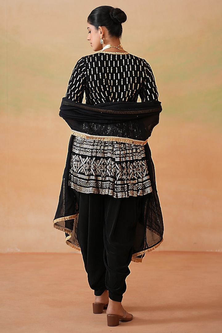 Black Georgette Embroidered Kurta Set by Deepika Chadha at Pernia's Pop Up Shop
