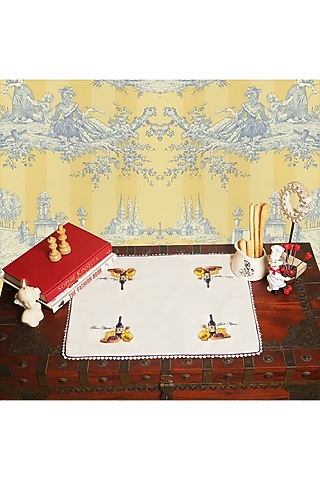 White Organic Cotton Crimson Easter Table Mat Set by DE CHEVALERiE en Rouge