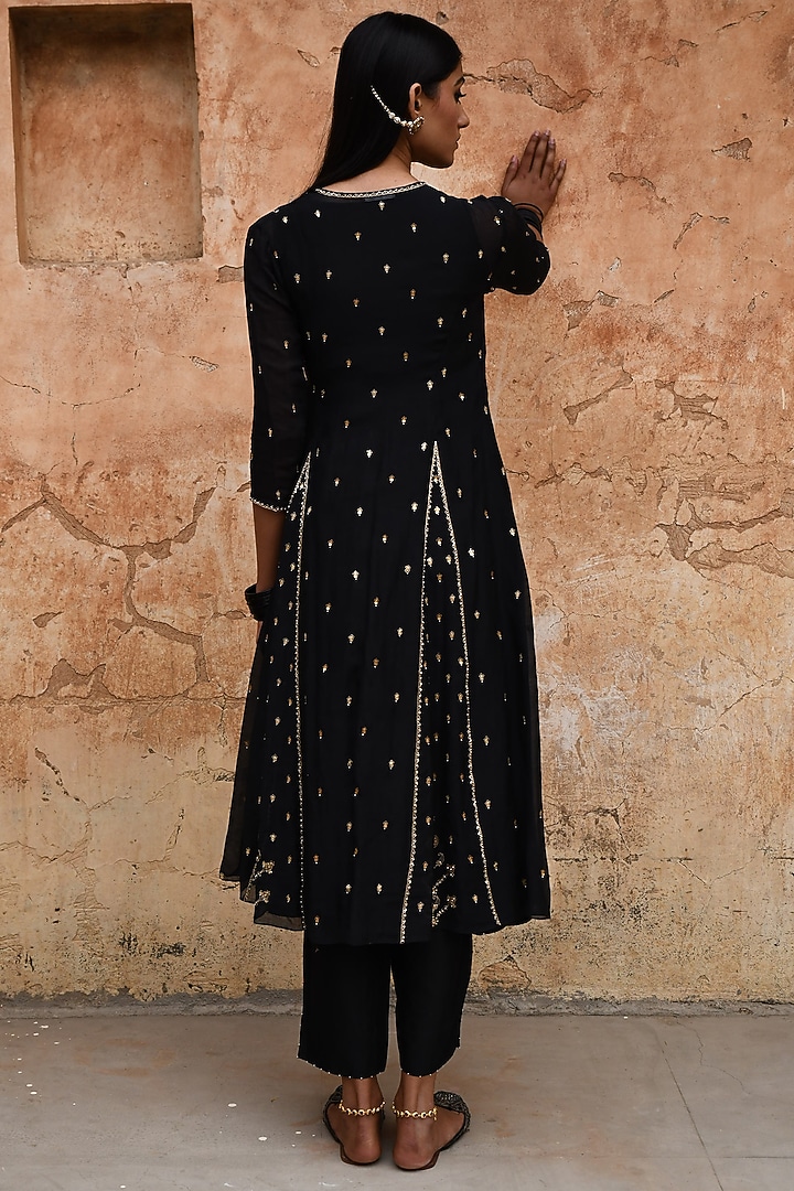 Black Chanderi Embroidered Angrakha Kurta Set by Deep thee at Pernia's Pop Up Shop