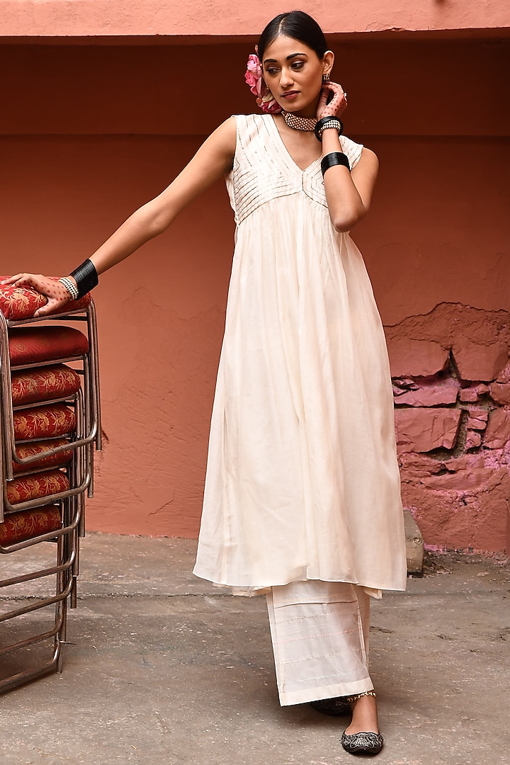Ivory Chanderi Embroidered Kurta Set by Deep thee