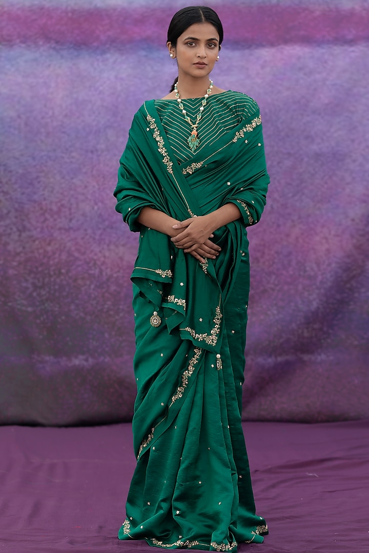 Green Hand Embroidered Saree Set by Deep thee at Pernia's Pop Up Shop