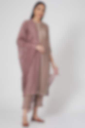 Mauve Printed & Hand Embroidered Kurta Set by Deep Thee at Pernia's Pop Up Shop