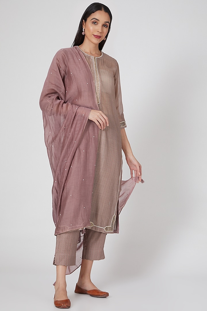 Mauve Printed & Hand Embroidered Kurta Set by Deep Thee at Pernia's Pop Up Shop