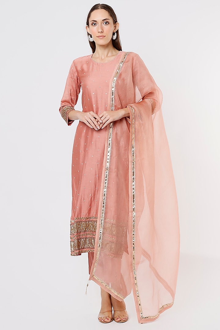 Salmon Pink Hand Embroidered Straight Kurta Set by Deep thee