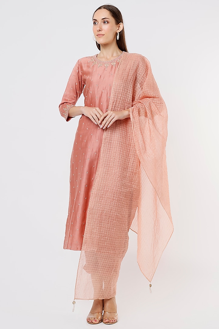 Salmon Pink Embroidered Kurta Set by Deep thee