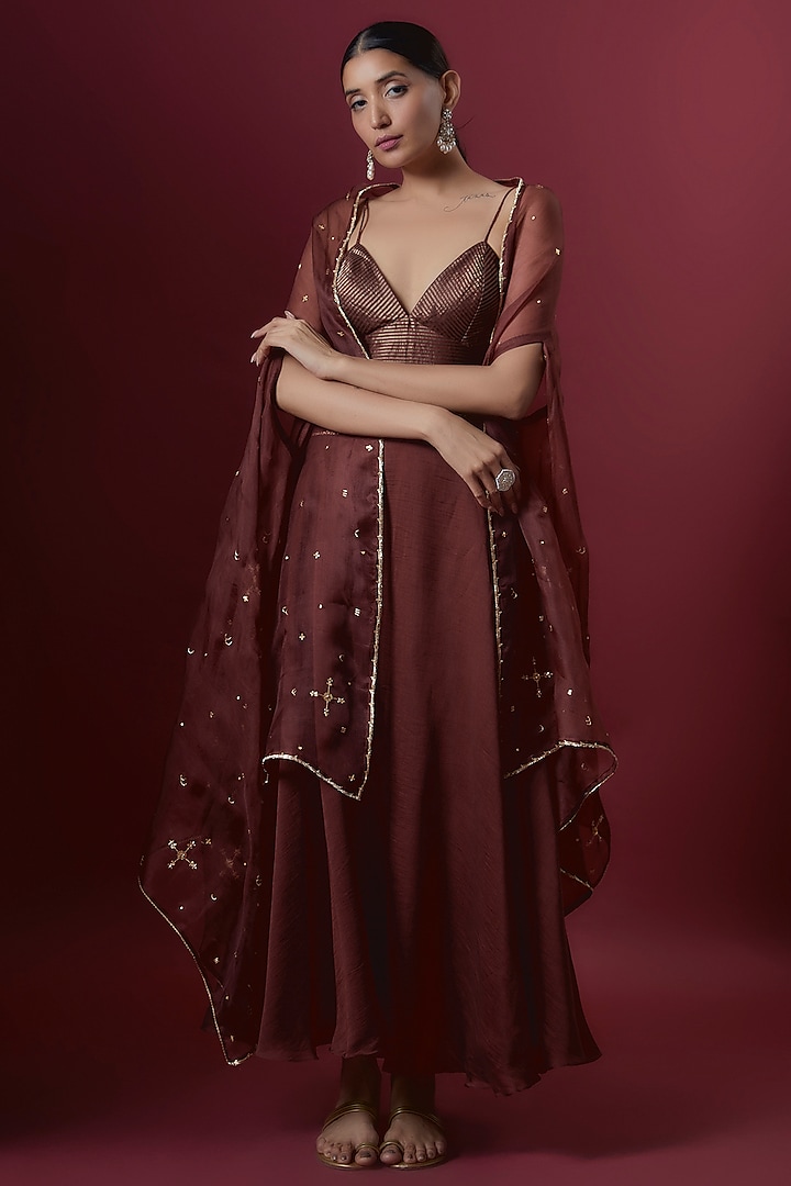 Wine Chanderi & Organza Embroidered Cape Set by Deep thee at Pernia's Pop Up Shop