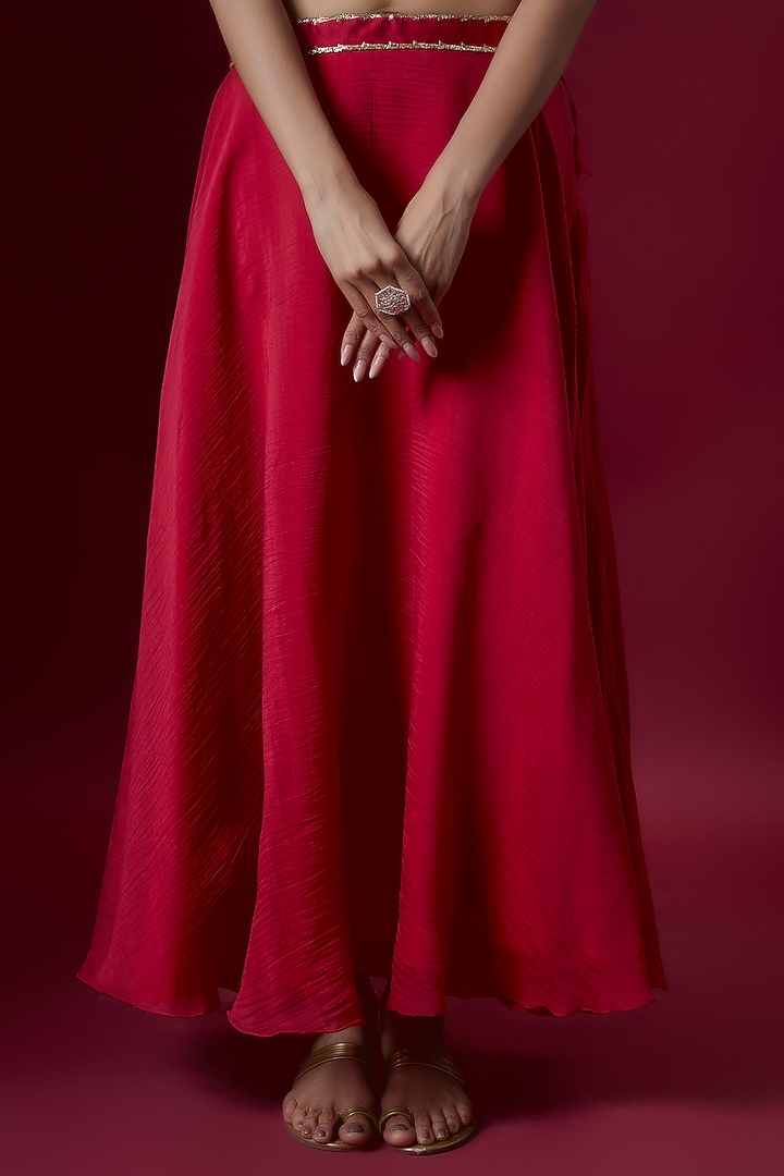 Red Chanderi & Organza Embroidered Cape Set by Deep thee at Pernia's Pop Up Shop