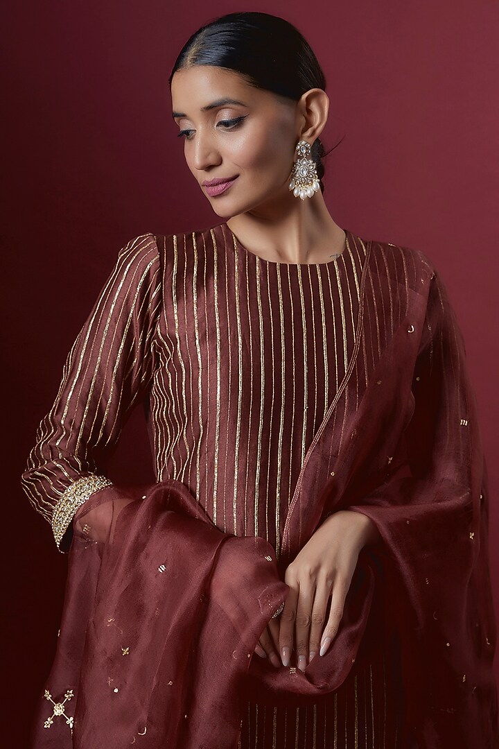 Wine Chanderi & Organza Embroidered Kurta Set by Deep thee at Pernia's Pop Up Shop