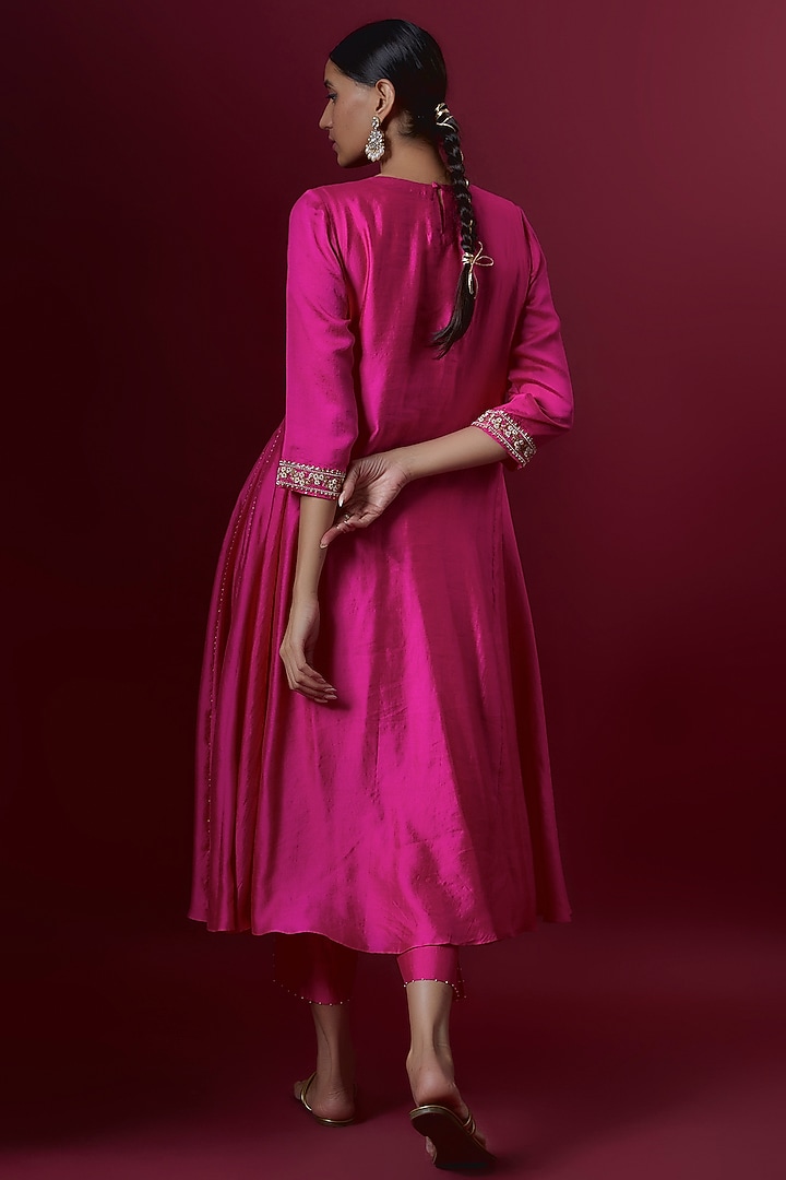 Fuschia Silk & Organza Embroidered Kurta Set by Deep thee at Pernia's Pop Up Shop