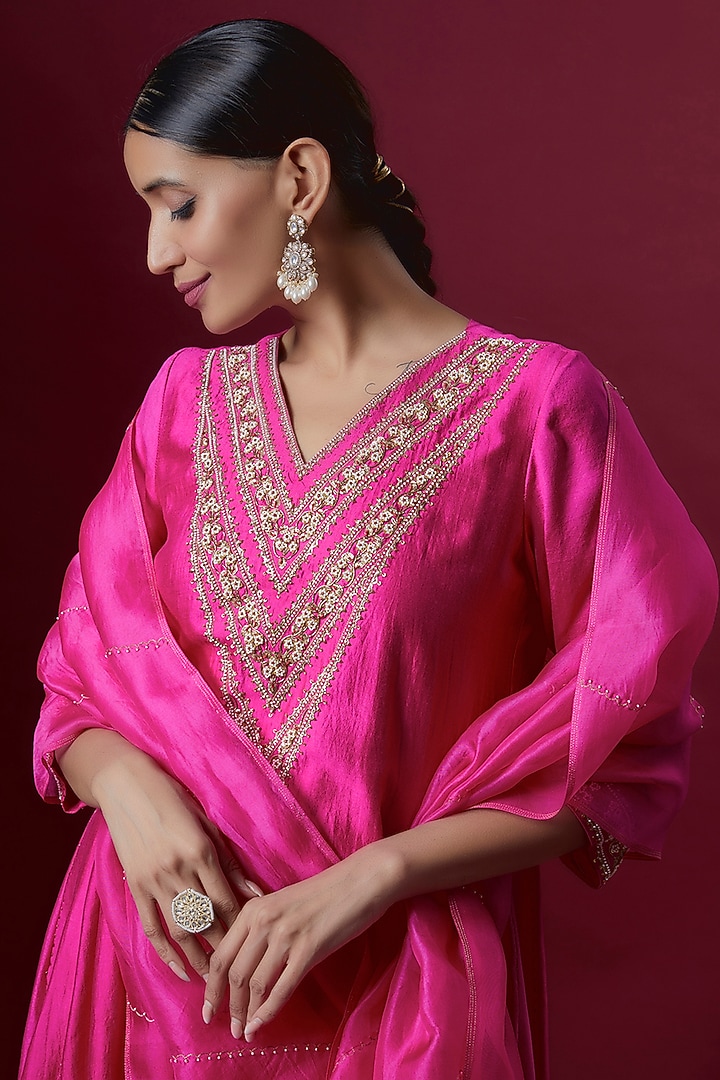 Fuschia Silk & Organza Embroidered Kurta Set by Deep thee at Pernia's Pop Up Shop