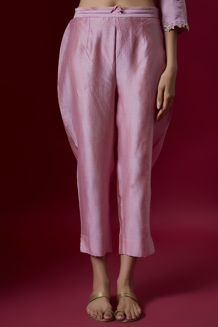 Onion Pink Chanderi & Organza Embroidered Kurta Set by Deep thee at Pernia's Pop Up Shop