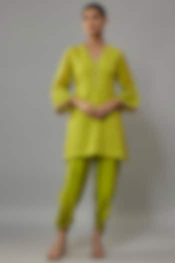 Lime Green Chanderi Zari & Resham Hand Embroidered Kurta Set by Deep Thee at Pernia's Pop Up Shop