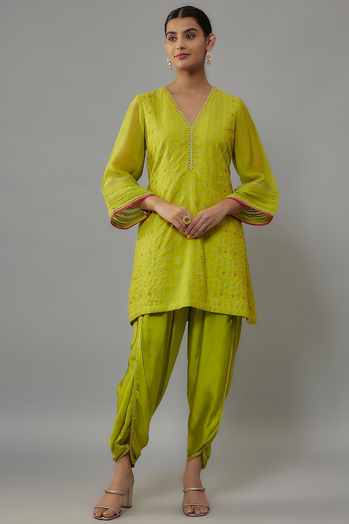 Lime Green Chanderi Zari & Resham Hand Embroidered Kurta Set by Deep Thee at Pernia's Pop Up Shop