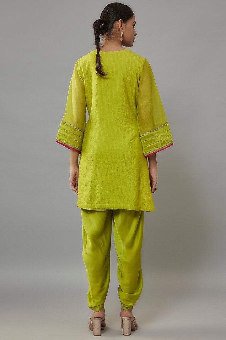 Lime Green Chanderi Zari & Resham Hand Embroidered Kurta Set by Deep Thee at Pernia's Pop Up Shop