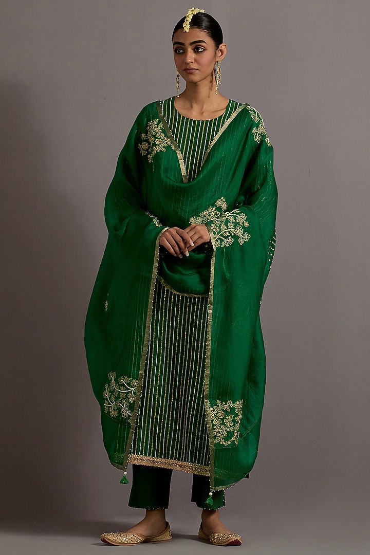 Green Chanderi Hand Embroidered Straight Kurta Set by Deep thee at Pernia's Pop Up Shop