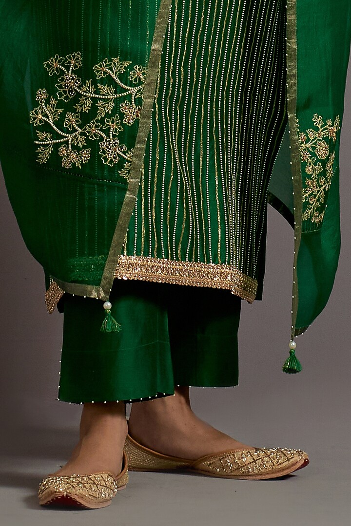 Green Chanderi Hand Embroidered Straight Kurta Set by Deep thee at Pernia's Pop Up Shop