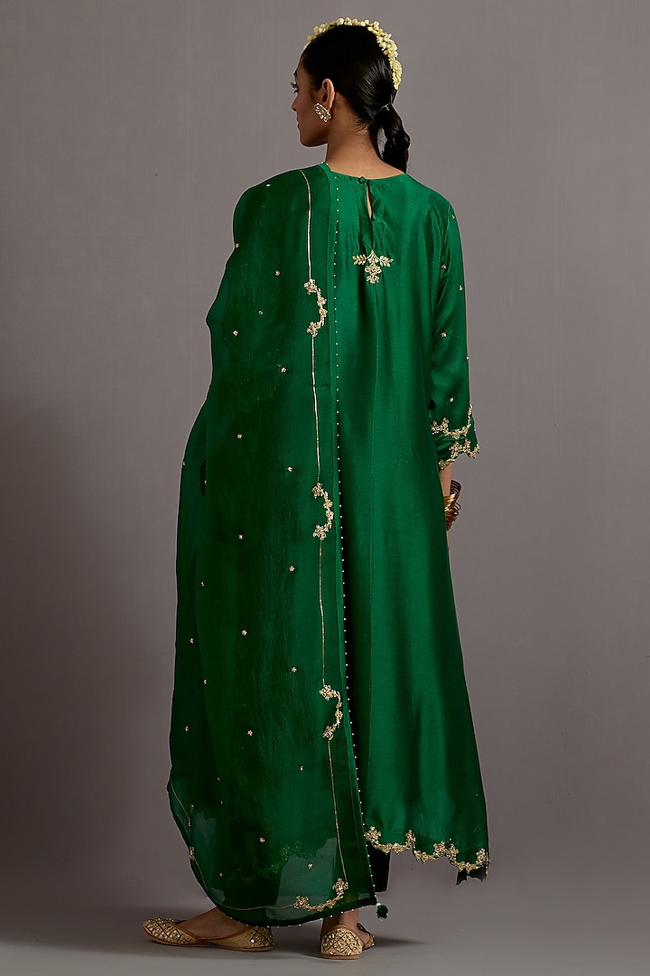 Green Chanderi Hand Embroidered A-Line Kurta Set by Deep thee at Pernia's Pop Up Shop