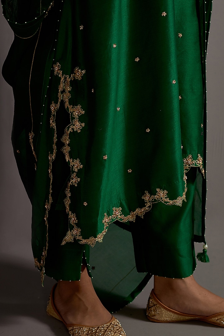 Green Chanderi Hand Embroidered A-Line Kurta Set by Deep thee at Pernia's Pop Up Shop