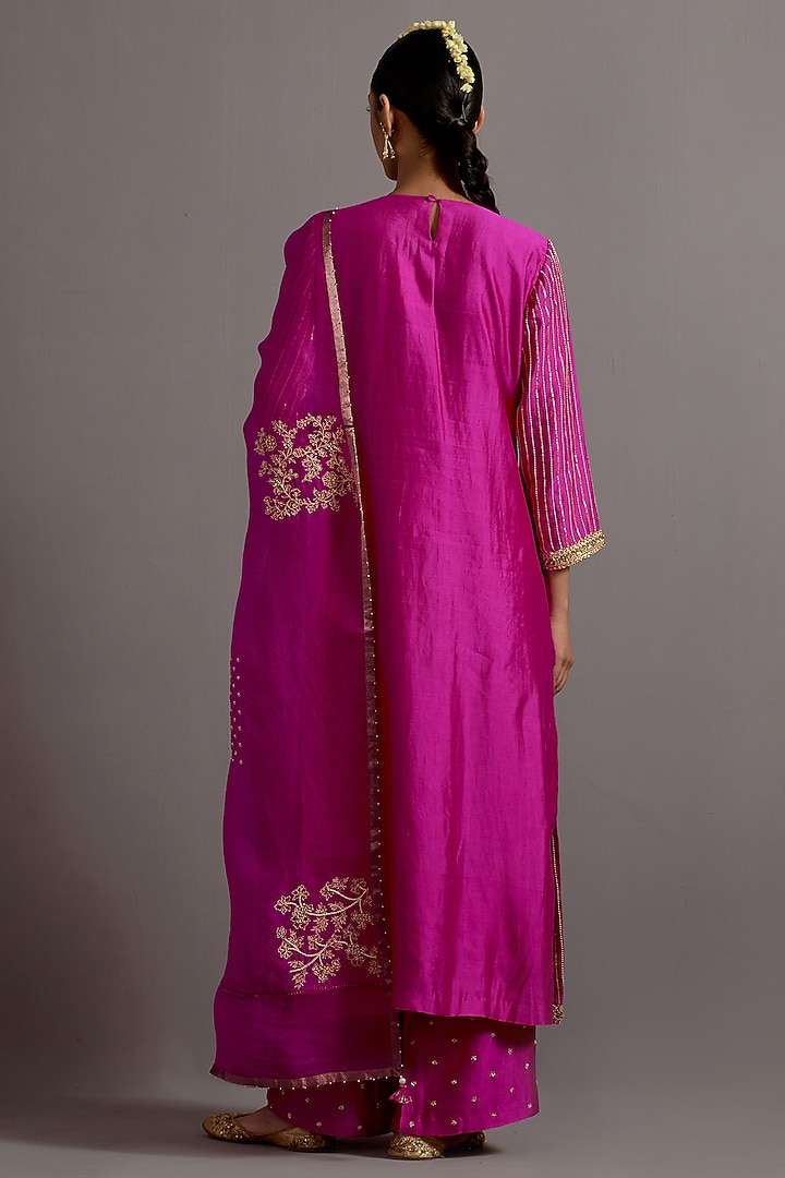 Fuchsia Pink Silk Hand Embroidered Straight Kurta Set by Deep thee at Pernia's Pop Up Shop