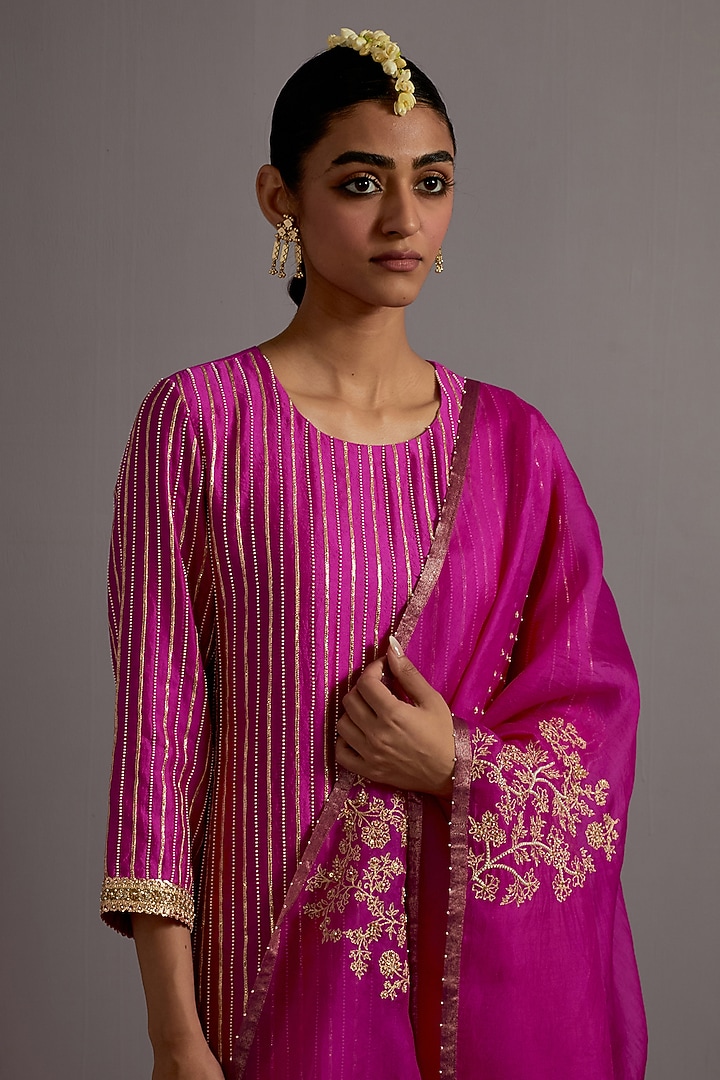Fuchsia Pink Silk Hand Embroidered Straight Kurta Set by Deep thee at Pernia's Pop Up Shop