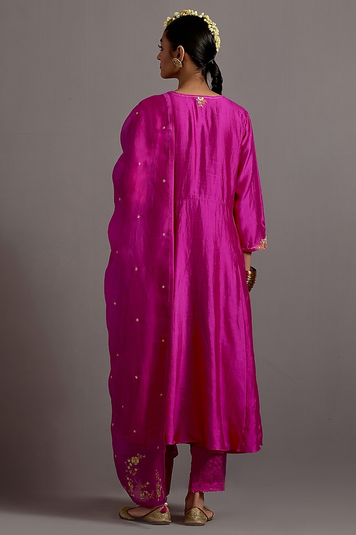 Fuchsia Pink Silk Hand Embroidered A-Line Kurta Set by Deep thee at Pernia's Pop Up Shop