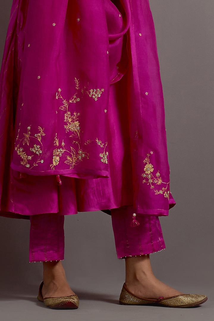 Fuchsia Pink Silk Hand Embroidered A-Line Kurta Set by Deep thee at Pernia's Pop Up Shop