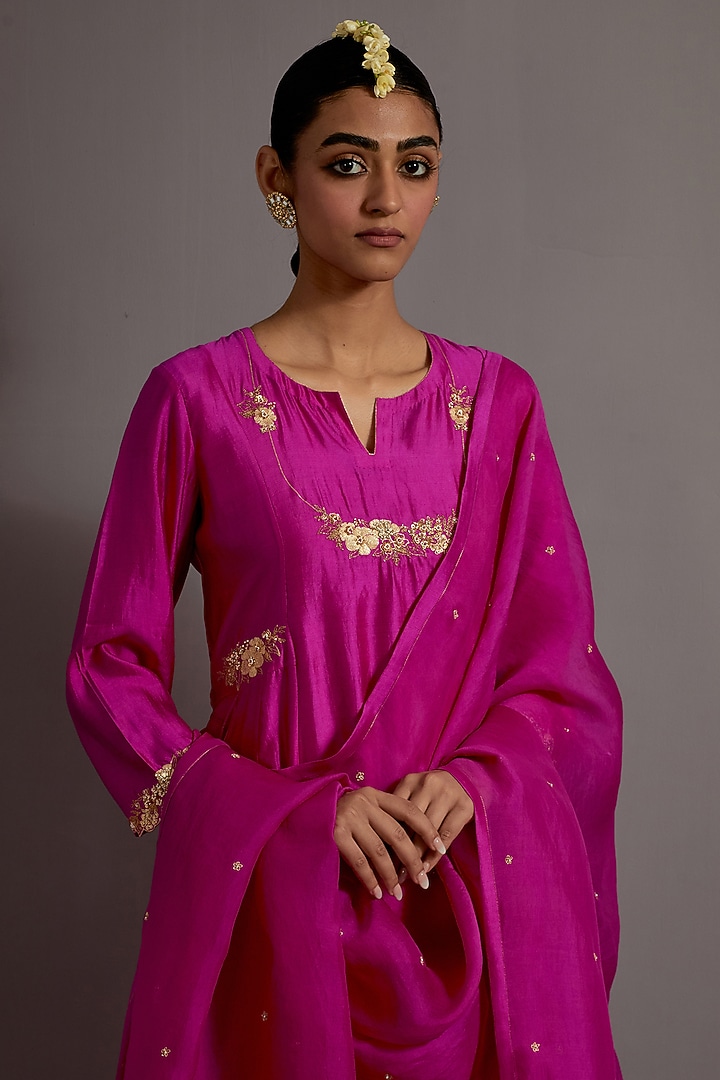 Fuchsia Pink Silk Hand Embroidered A-Line Kurta Set by Deep thee at Pernia's Pop Up Shop