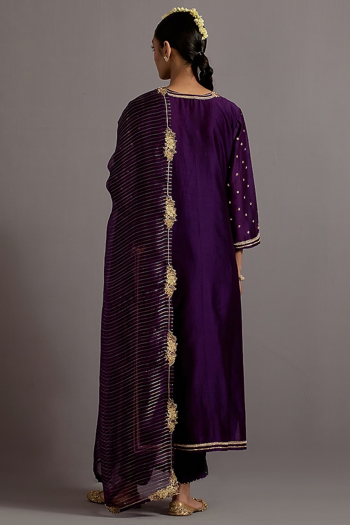 Aubergine Chanderi Zardosi Embroidered Straight Kurta Set by Deep thee at Pernia's Pop Up Shop