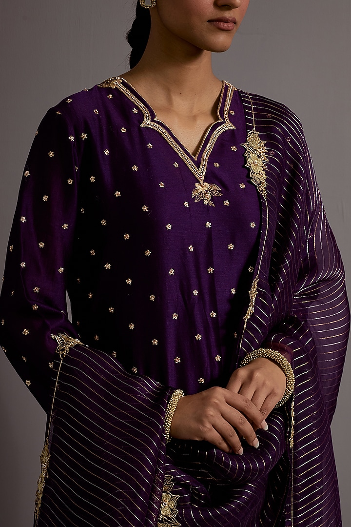 Aubergine Chanderi Zardosi Embroidered Straight Kurta Set by Deep thee at Pernia's Pop Up Shop