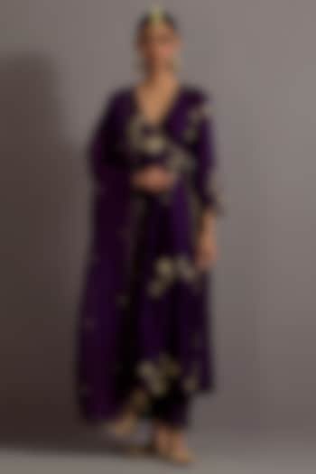 Aubergine Chanderi Zardosi Embroidered Angrakha Kurta Set by Deep thee at Pernia's Pop Up Shop